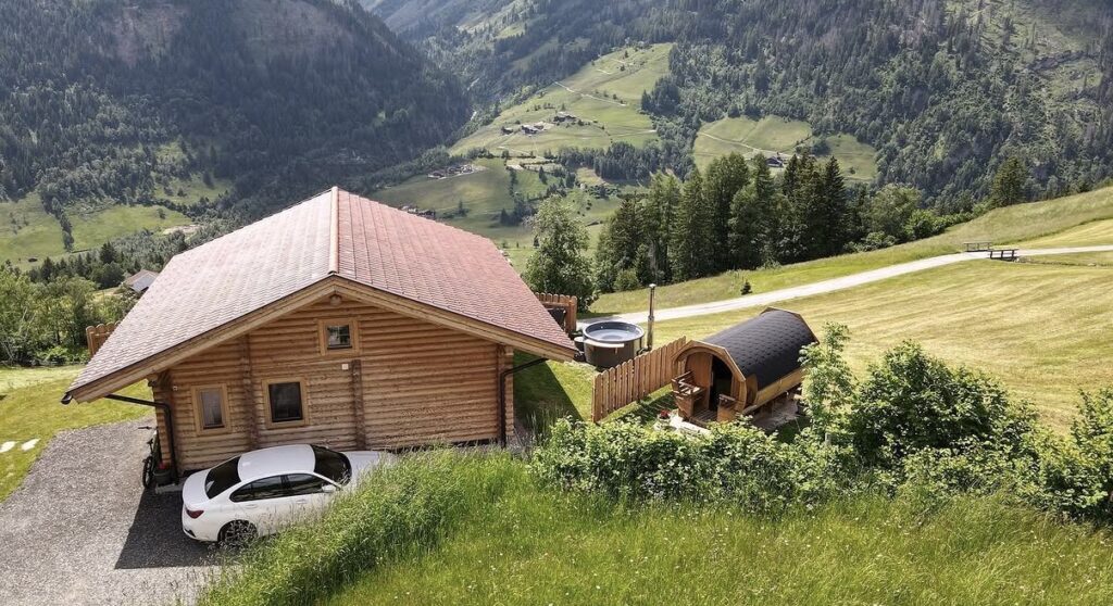 Hütte mit Sauna und Hottub am Berghang